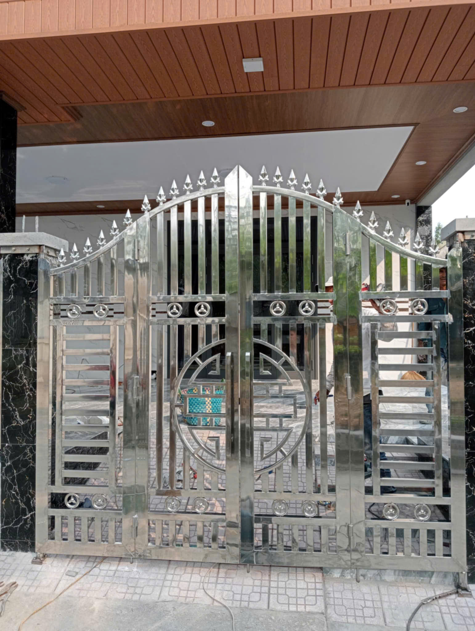 Lắp đặt cổng sắt mỹ thuật Vỹ Dạ Huế